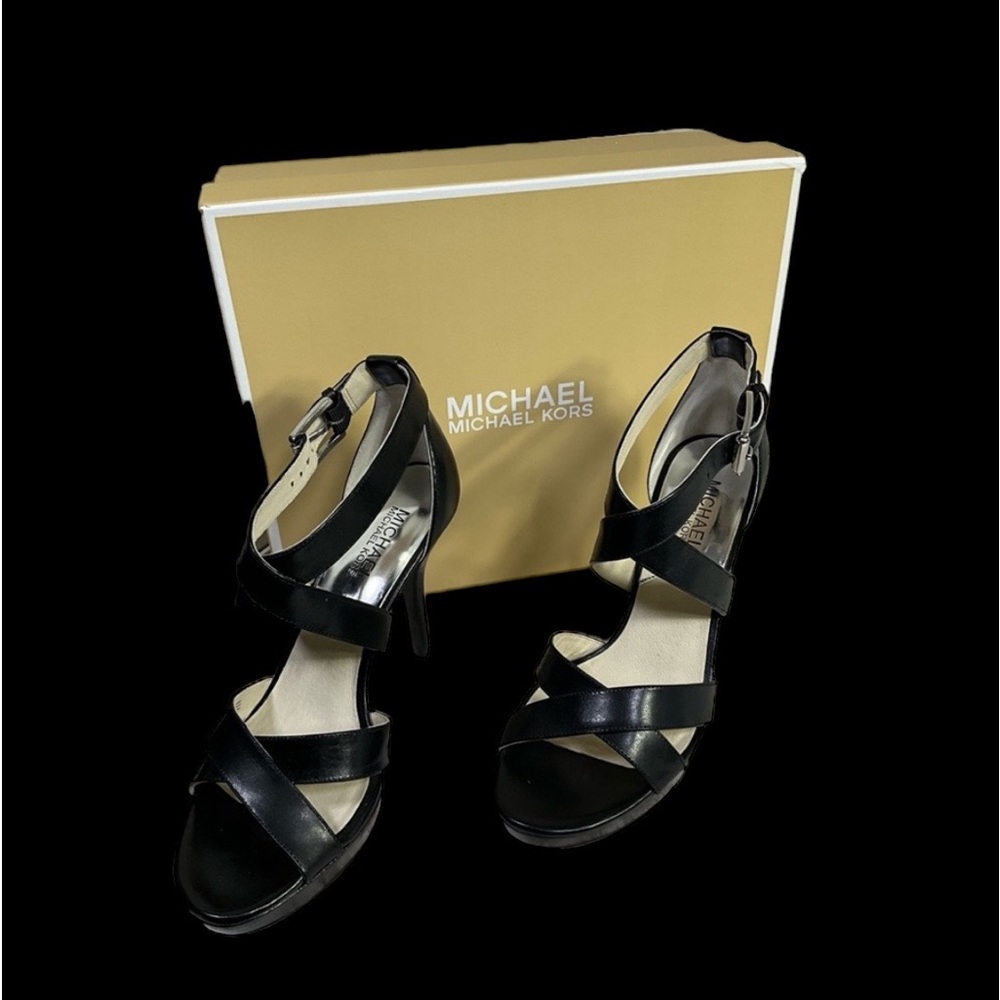 Women’s Micheal Kors open toe strapped heels 🫦💋